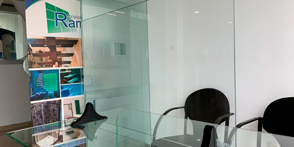 Mampara vidrio laminar